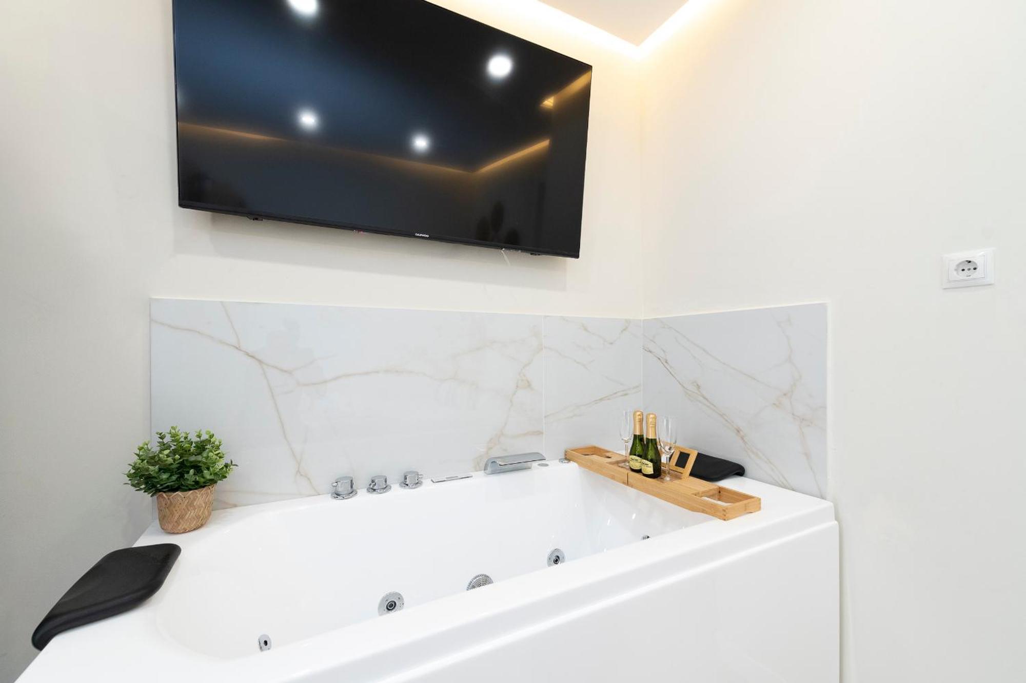 Exclusive Apartment Jacuzzi Малага Экстерьер фото
